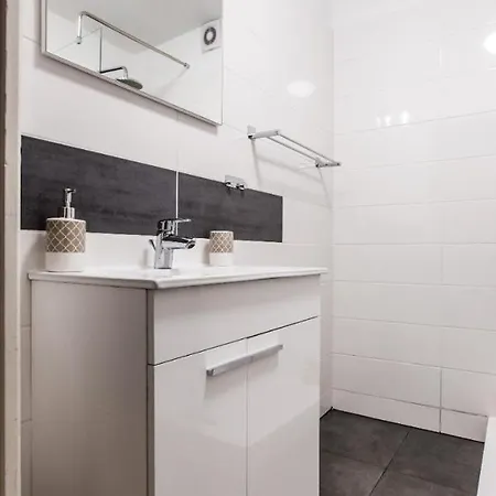 Apartment Lumineux, Bois Blancs, Euratechnologie *
